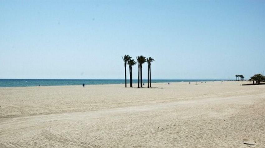One-Bedroom Flat 200M From The Beach Almeria Bagian luar foto